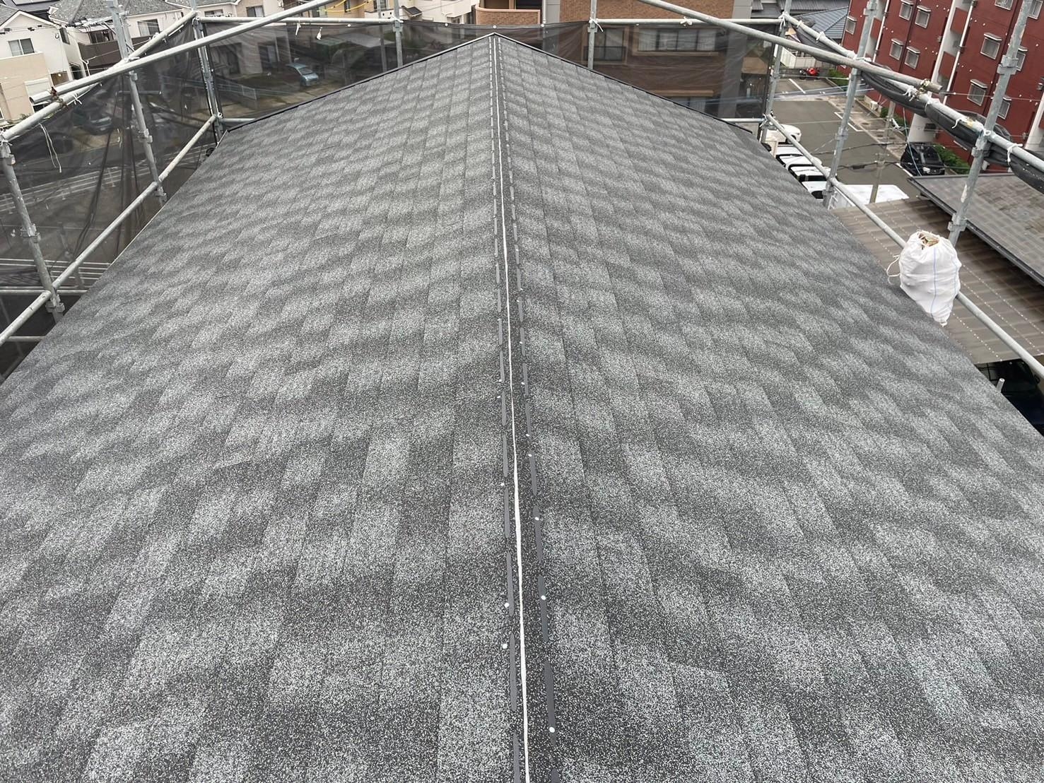 福岡県福岡市東区香住ケ丘のT様邸で瓦屋根を葺き替え、軽量で耐久性に優れたアスファルトシングル屋根へリフォームしました