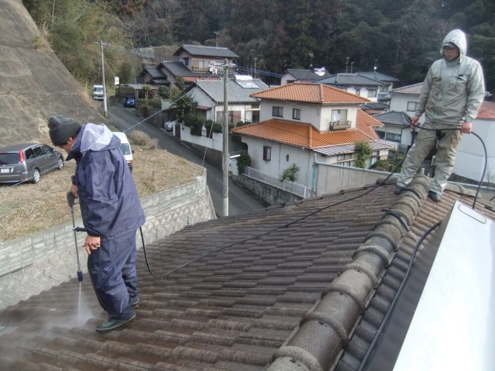 屋根の耐用年数は何年？屋根材別の寿命と塗り替え時期の目安