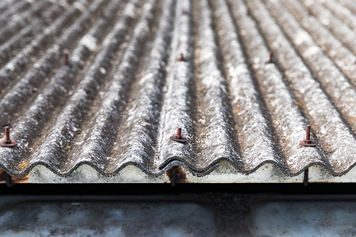 アスベスト屋根材の撤去