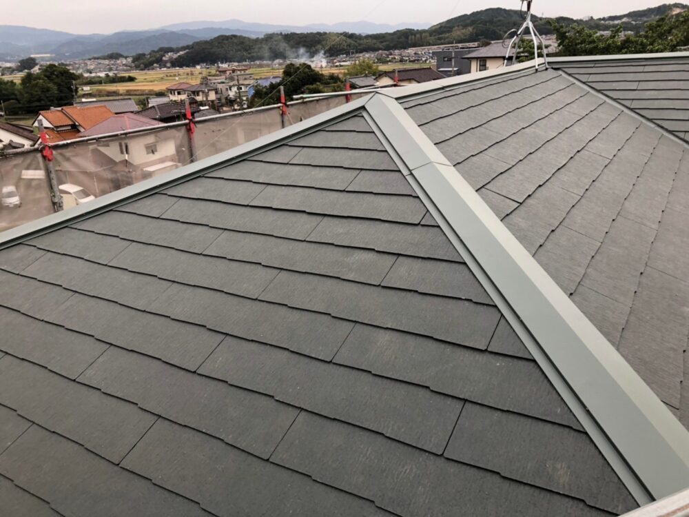 福岡県福岡市東区香住ケ丘のT様邸で瓦屋根を葺き替え、軽量で耐久性に優れたアスファルトシングル屋根へリフォームしました